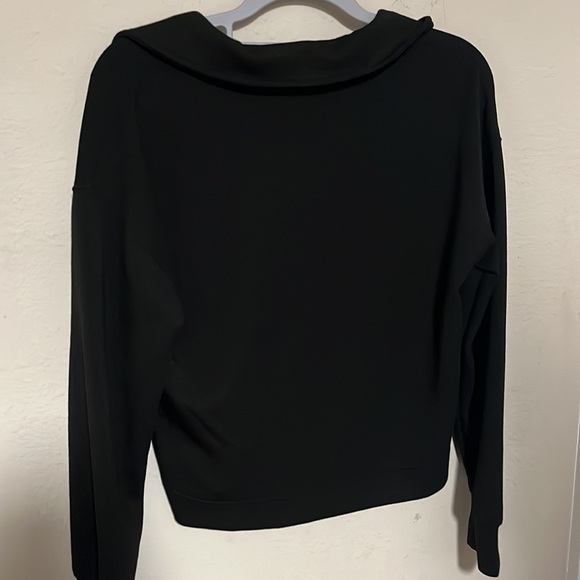 Magaschoni Black Long Sleeve Collared Crop Top - Picture 4 of 6